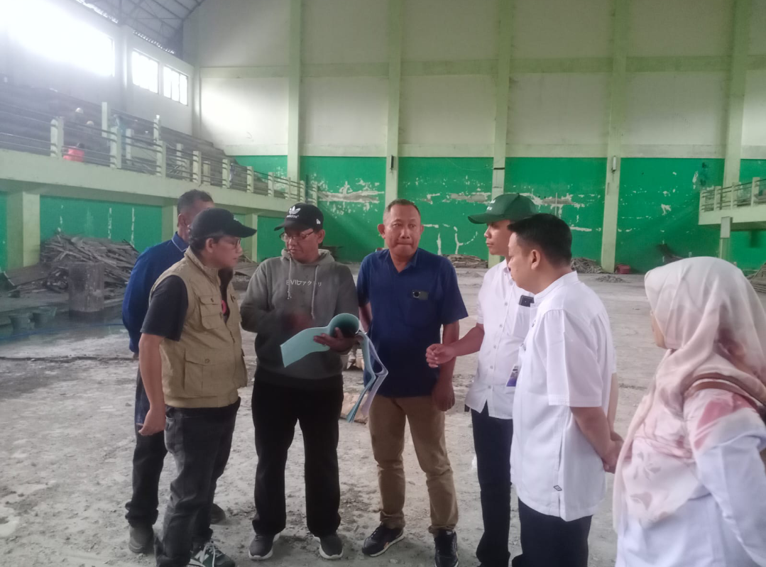 SIDAK: Komisi D DPRD Kudus menyidak progres pembangunan GOR Wergu Wetan, belum lama ini. (ANDIKA TRISNA SAPUTRA/RADAR KUDUS)