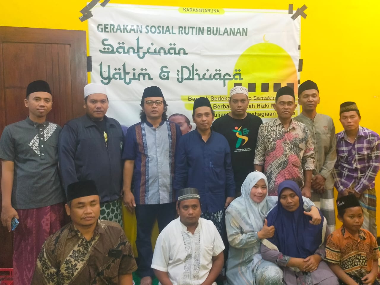 PEDULI SOSIAL - Anggota DPRD Grobogan Suprojo memberikan bantuan sosial untuk anak yatim dilakukan rutin setiap bulan.