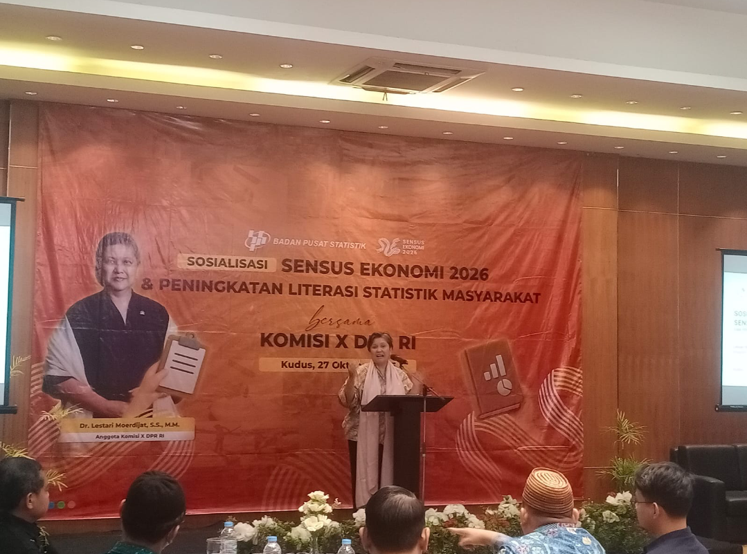 SAMBUTAN: Lestari Moerdijat menyampaikan sambutan terkait sensus ekonomi dan peningkatan literasi statistik di Hotel Griptha, Senin (27/10). (ANDIKA TRISNA SAPUTRA/RADAR KUDUS)