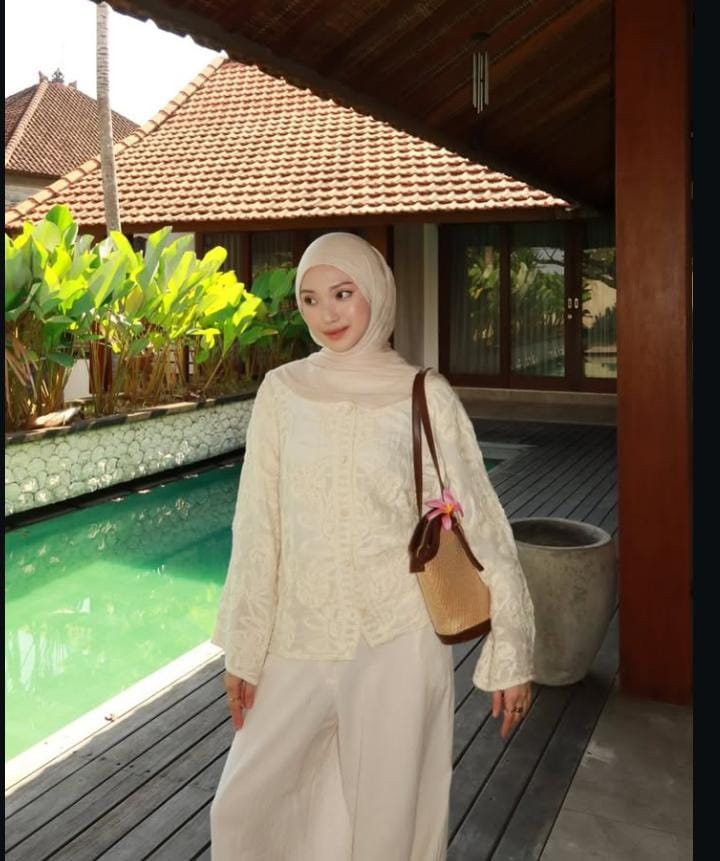 Potret Julia Prastini