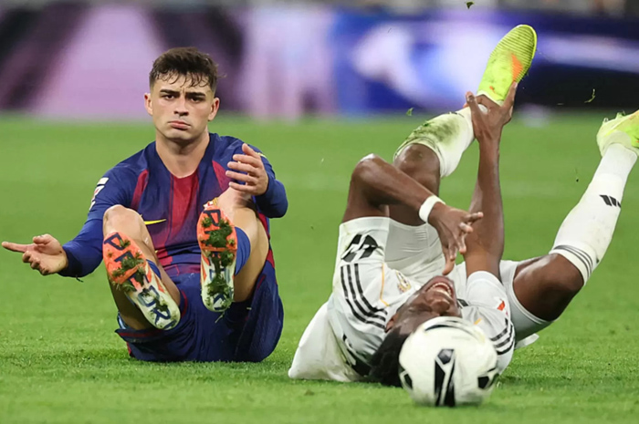 Insiden kartu merah Pedri di penghujung pertandingan Real Madrid vs Barcelona di Santiago Bernabeu Minggu (26/10/2025) malam WIB.