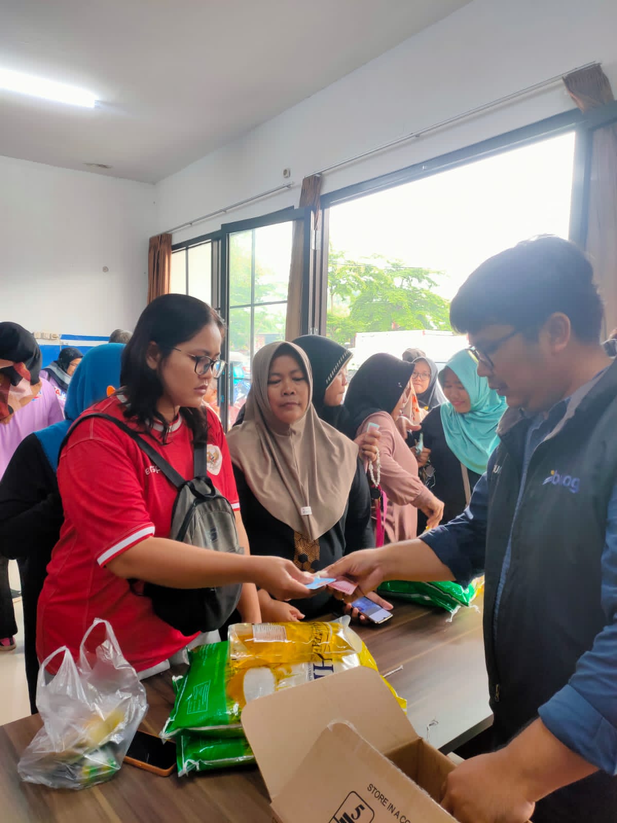 RAMAI: Warung Tekan Inflasi yang dibuka di Pusat Kuliner Purwodadi.