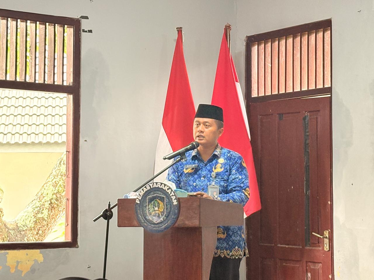 BERIKAN ARAHAN &ndash; Kepala Lapas Kelas II B Purwodadi Erik Murdiyanto memberikan sambutan dalam Penguatan Jajaran dalam rangka pembangunan Zona Integritas menuju Wilayah Bebas dari Korupsi (WBK) dan WBBK