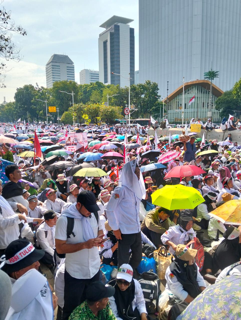 Guru Honorer dan Swasta Demo di Jakarta