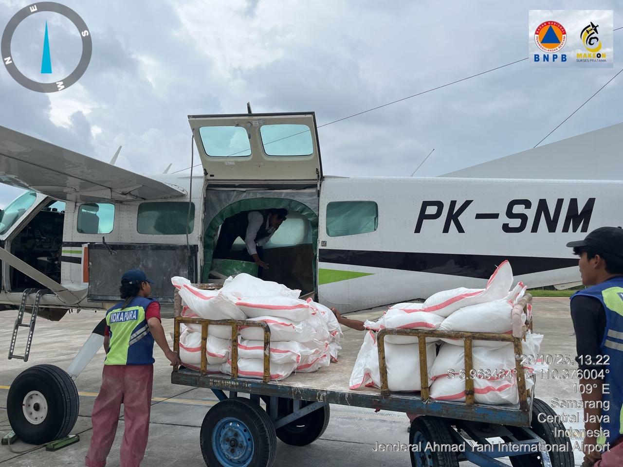 angit Semarang dan wilayah sekitarnya dalam beberapa hari terakhir tampak dilintasi pesawat khusus pembawa garam.