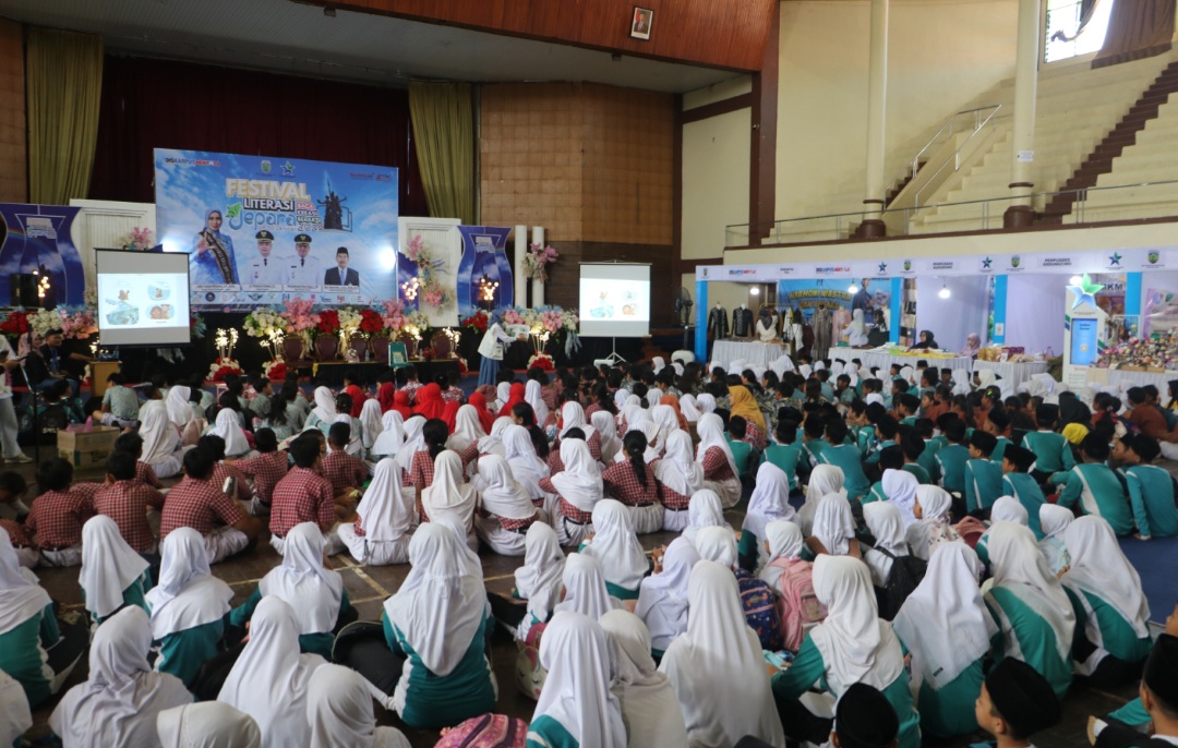 ANTUSIAS: Ratusan peserta membanjiri area Gedung Wanita selama penyelenggaraan acara.