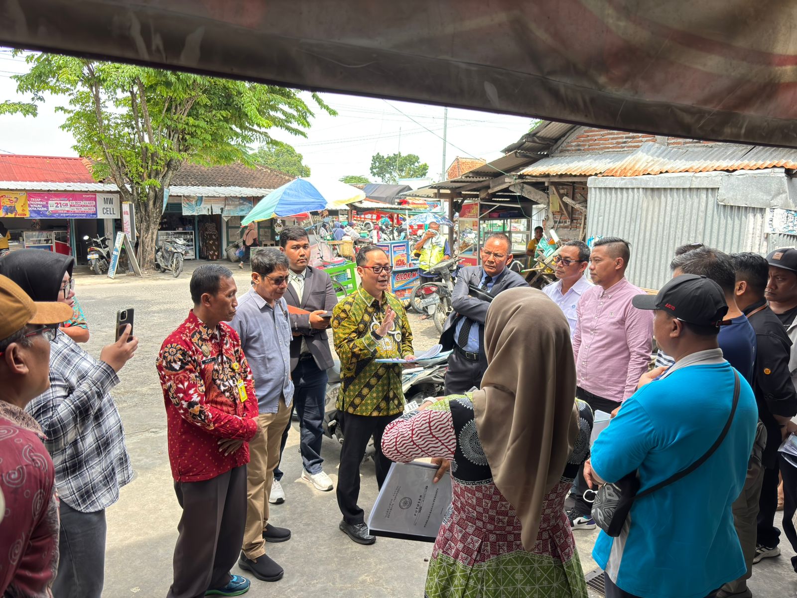 MEMASTIKAN: PN dan Kantah Grobogan saat mengatasi permasalahan di Desa Mojoagung Kecamatan Karangrayung.