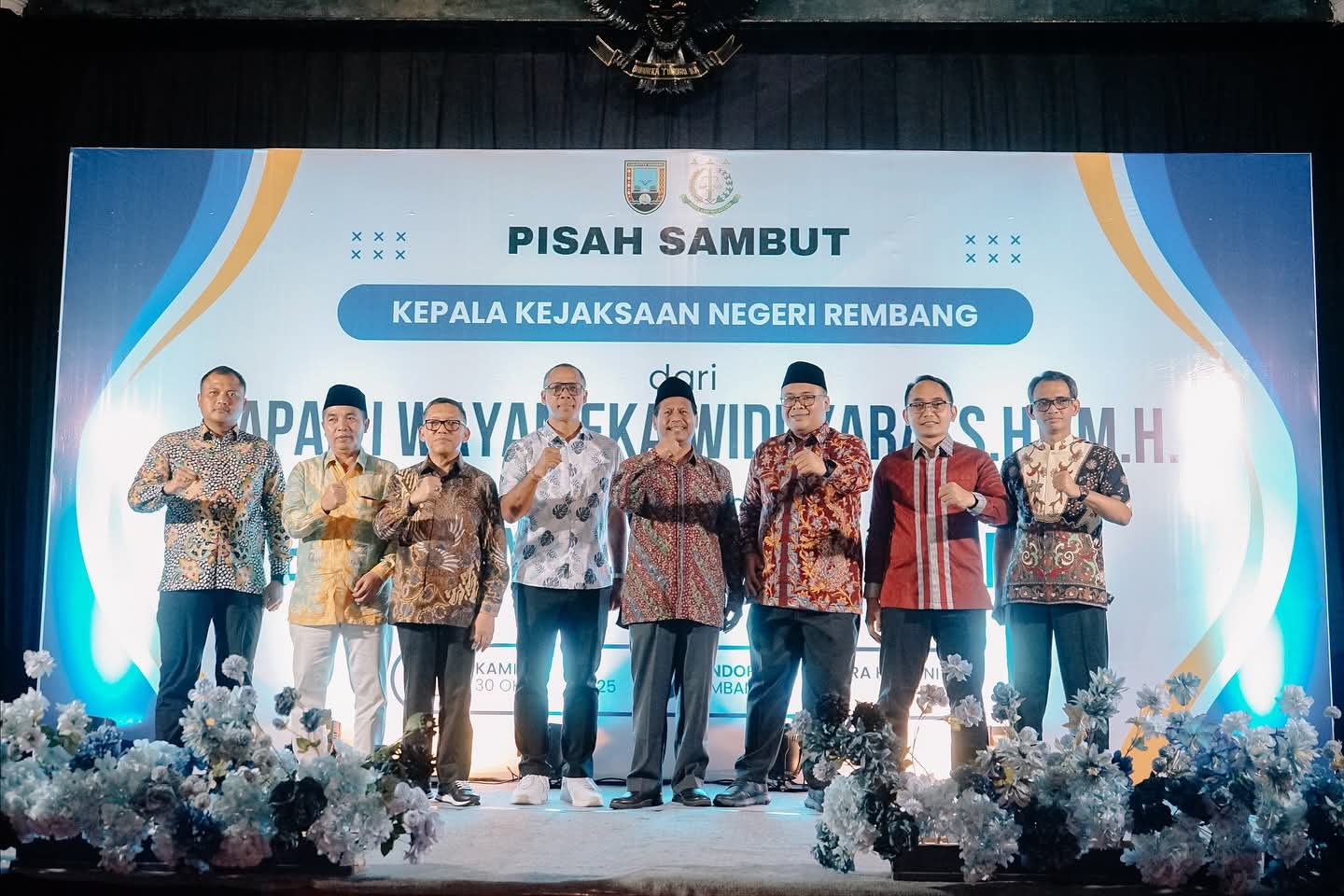 Pendopo Kabupaten Rembang dipenuhi kehangatan dan haru pada Selasa malam (30/10), saat Bupati  Harno memimpin acara pisah sambut Kepala Kejaksaan Negeri (Kejari) Rembang.