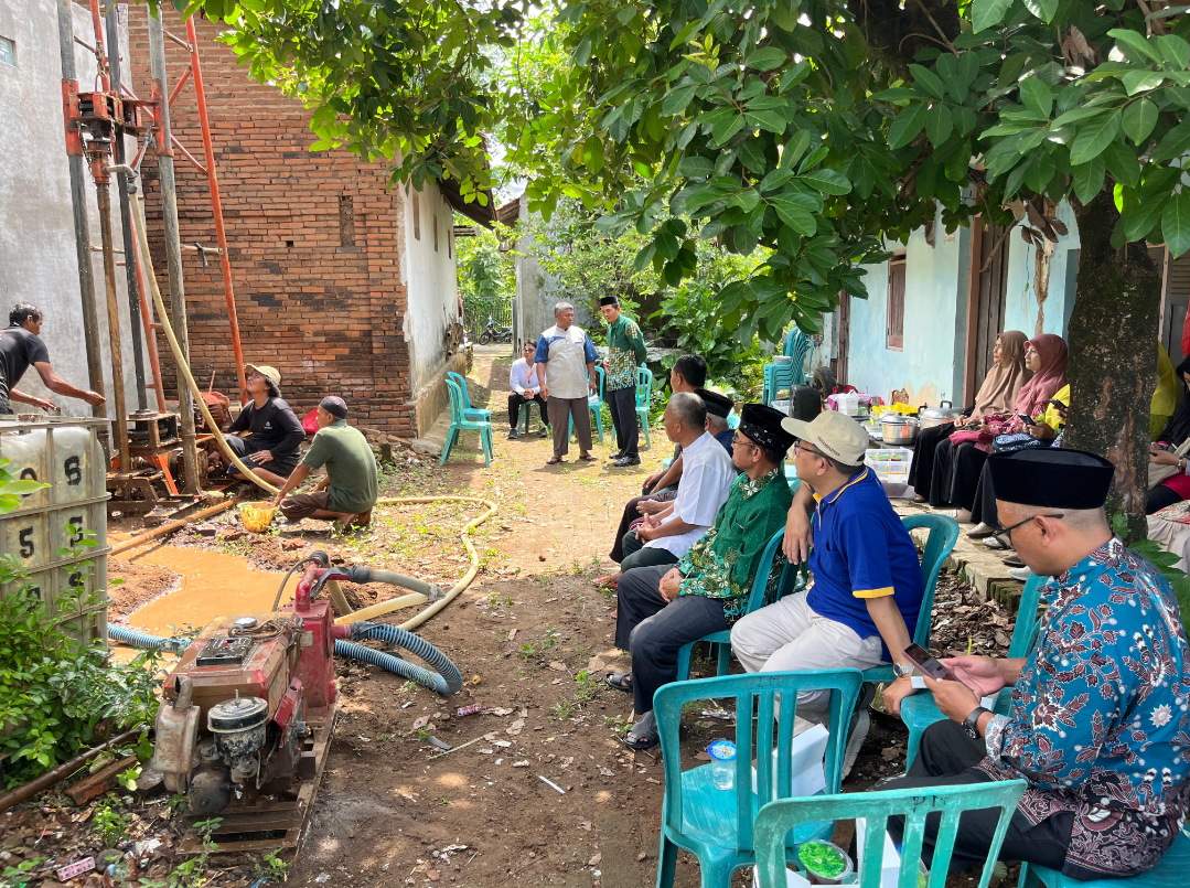 PROSES: Pembuatan sumur bor di Desa Karangmalang yang merupakan program Save Our School, belum lama ini. (LAZISMU KUDUS UNTUK RADAR KUDUS)