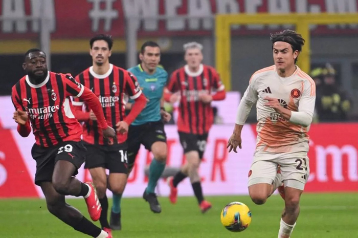 AC Milan mengalahkan AS Roma 1-0 di San Siro, Senin (3/11).
