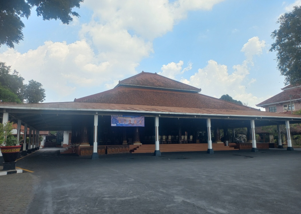 REVITALISASI: Kondisi muka depan Pendapa Kabupaten Jepara yang sarat akan nilai seputar Kartini.