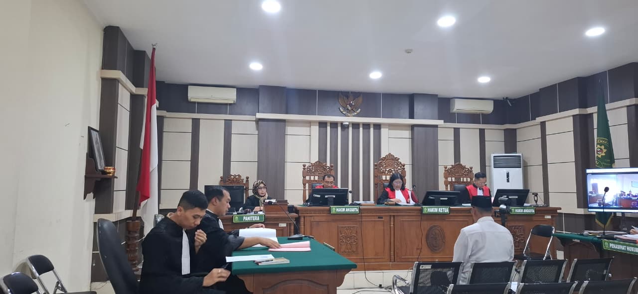 BERIKAN KESAKSIAN &ndash; Terdakwa M Kepala Desa Cangkring periode 2019-2024 memberikan keterangan sebagai saksi dalam sidang di PN Tipikor Semarang.