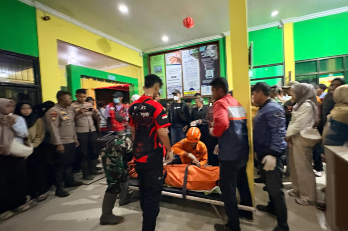 Tragedi menimpa 6 mahasiswa UIN Walisongo Semarang yang hanyut saat bermain air di kawasan wisata Tubing Jalinggo.