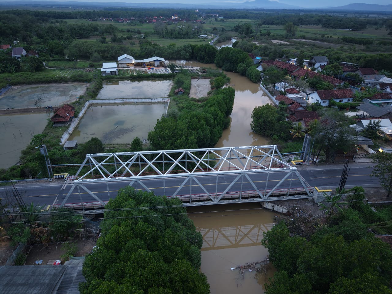 PROYEK STRATEGIS:Jalur Sungai Kalipang Sarang yang melintasi Jembatan Kalipang 2, di mana tahun ini dibangun long storage.&nbsp;