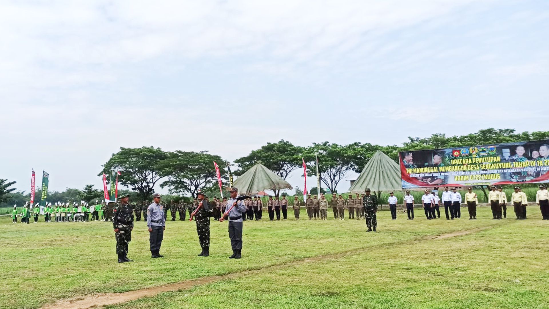 Upacara Penutupan dengan simbolis di lapangan Getassrabi  kecamatan gebog
