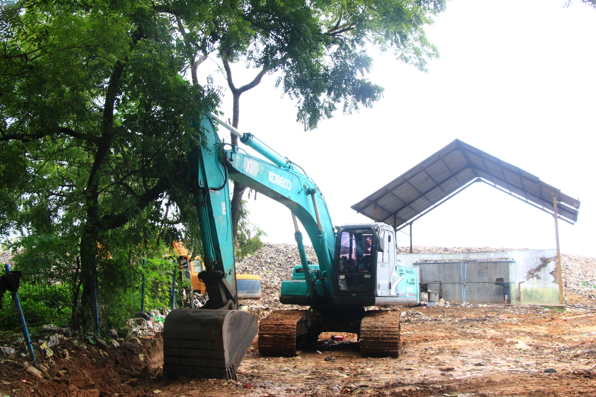 WISNU AJI/RADAR KUDUS TERUS BERBENAH: Kerahkan alat berat untuk membantu proses penataan TPA Kerep dalam rangka persiapan pembangunan RDF tahun 2026.