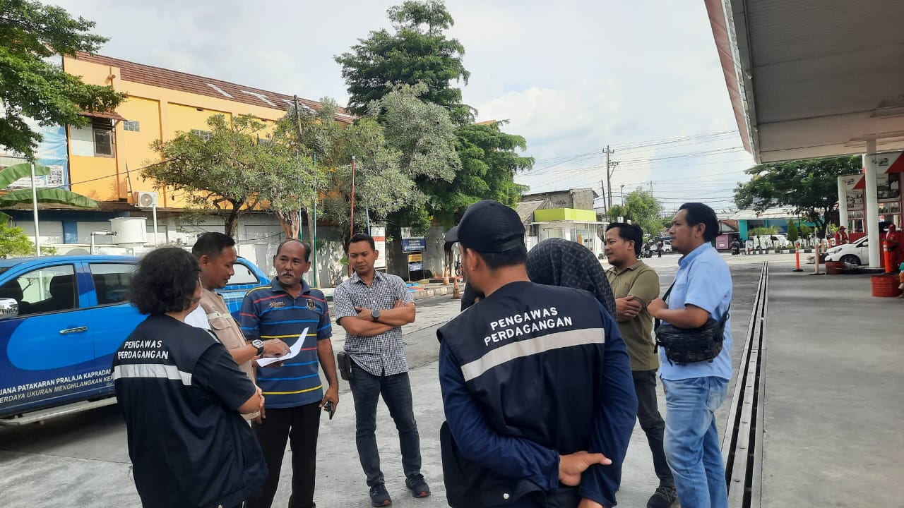 SIDAK: Tim gabungan saat melakukan sidak di SPBU Gajah Mada, Kota Purwodadi.