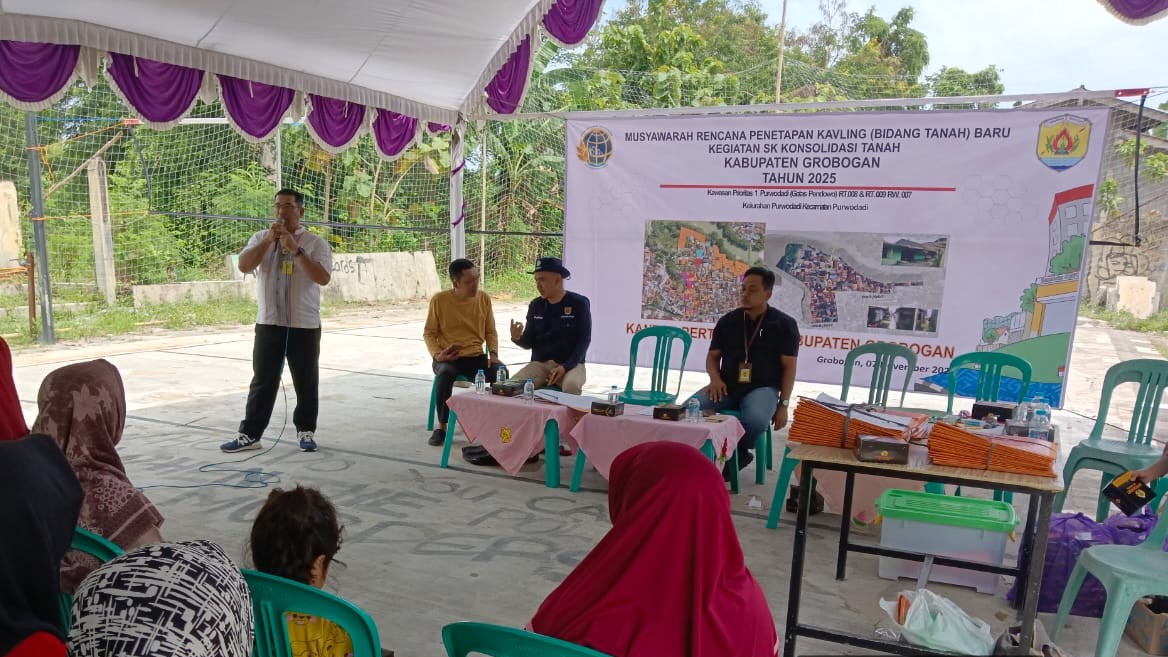 KONSOLIDASI: Kantah Grobogan saat melakukan konsolidasi tanah di Getas Pendowo.