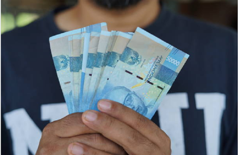 Ilustrasi menerima uang