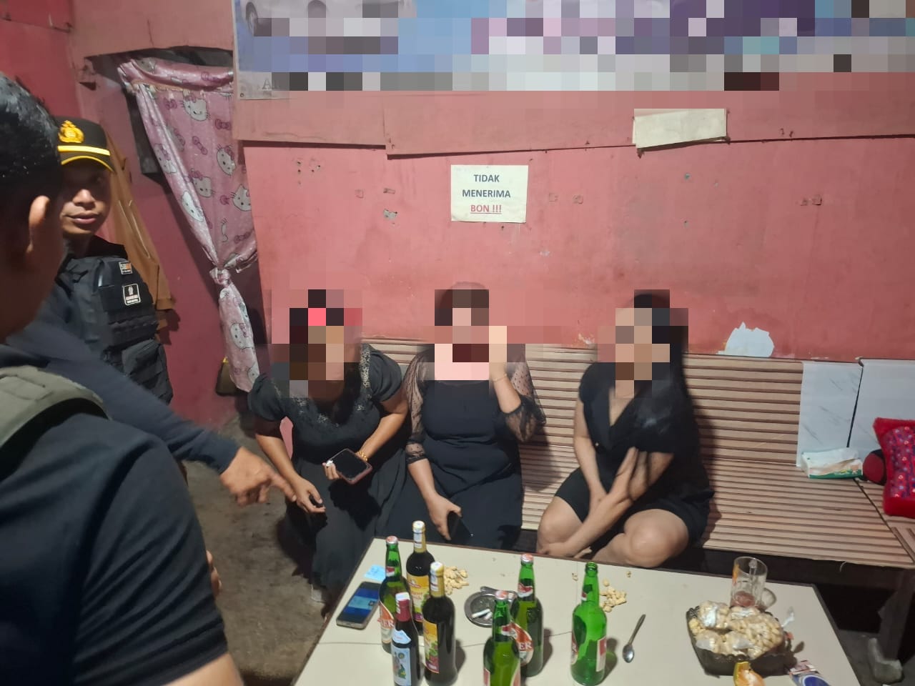 Tim Patroli Presisi Siraju Polres Jepara menertibkan warung remang-remang. Hasilnya petugas berhasil mengamankan minuman beralkohol atau minuman keras," tuturnya.
