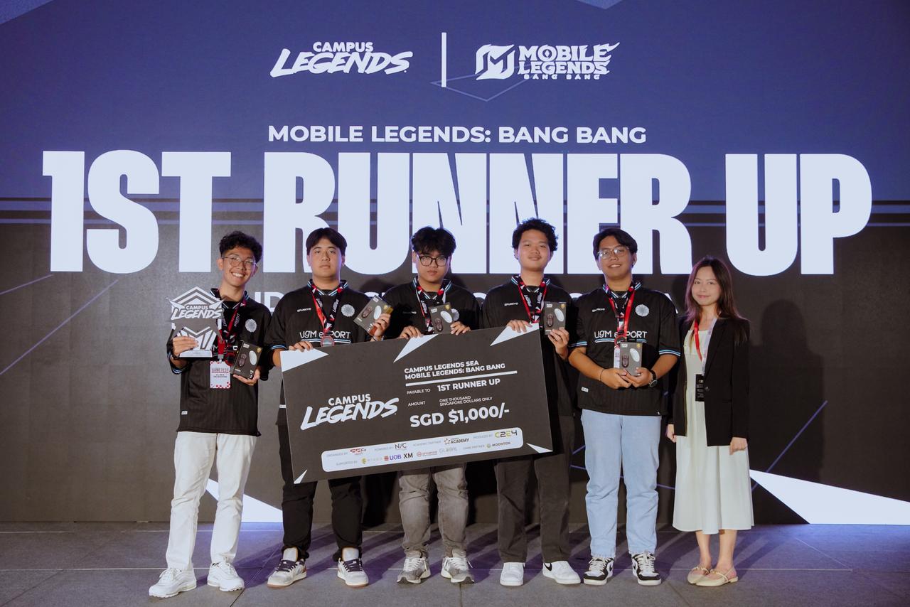 MEMBANGGAKAN: Bausa Seta Pandega (ketiga kiri) berhasil menjadi runner up pada ajang turnamen Mobile Legend tingkat Asia Tenggara di Singapura