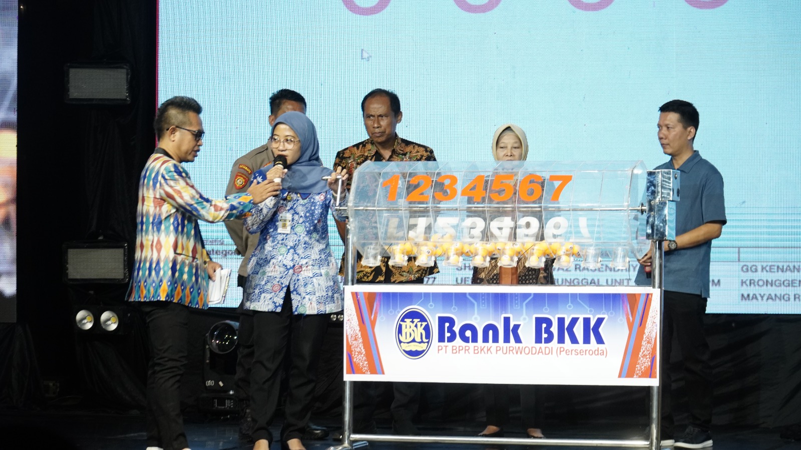PT BPR BKK Purwodadi (Perseroda) menggelar gebyar Undian Bank BKK Purwodadi Tahun 2025 di Grand Master Hotel Purwodadi, Sabtu (8/11). Undian tahunan tersebut  menjadi wujud apresiasi lembaga keuangan