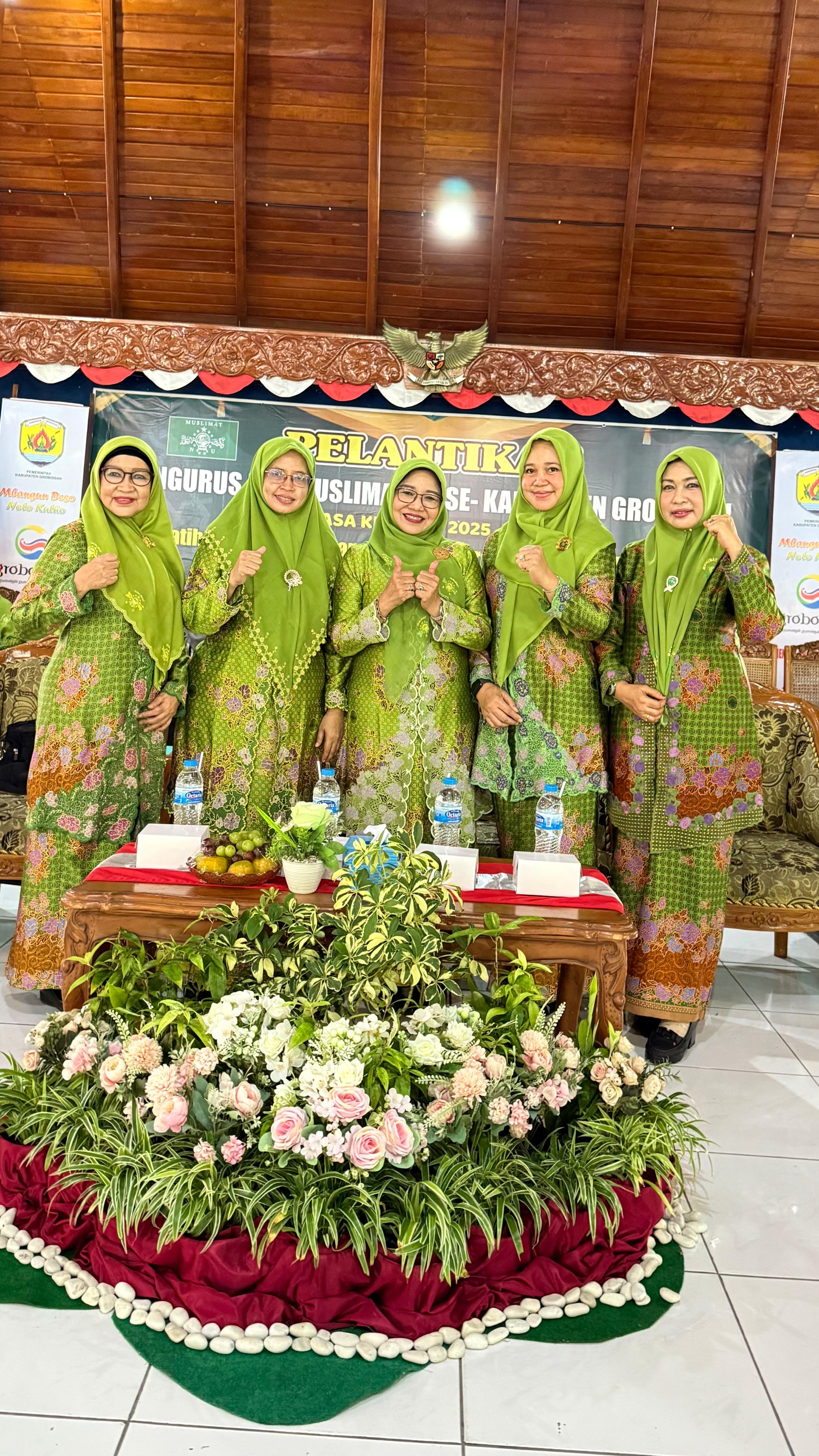 SOLID - Ketua PC Muslimat Grobogan Hj.Djuniati Massaid bersama Chotimah Candra Dewi (Sekretaris) dan Hj.Eny Winiharti Mukhlisin (Bendahara) serta pengurus lainya