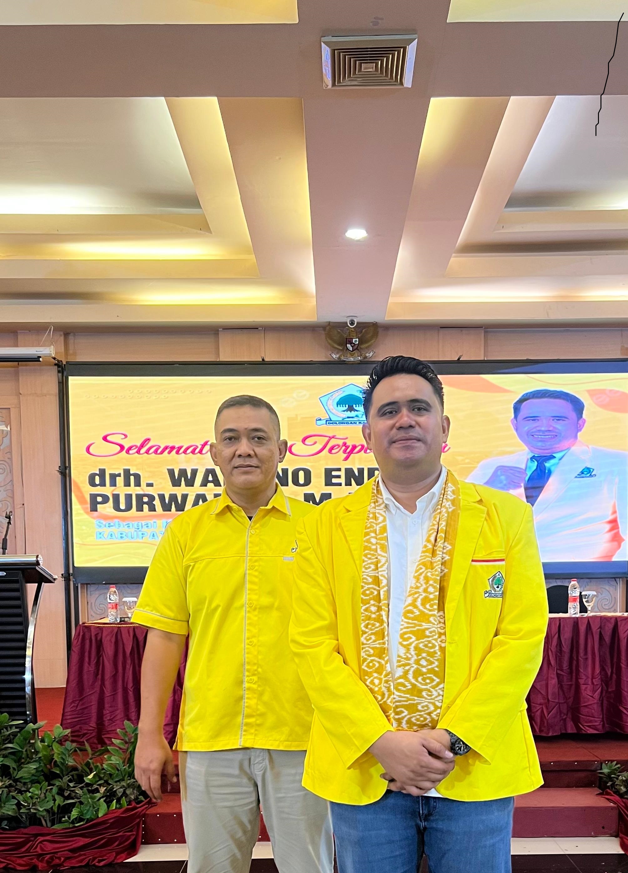 NAHKODA BARU &ndash; Wahono terpilih ketua DPD Partai Golkar Grobogan periode 2025-2030 di damping Ketua Panitia Musda XI DPD Patai Golkar Bambang Widiastomo memberikan keterangan kepada media di Hotel 21