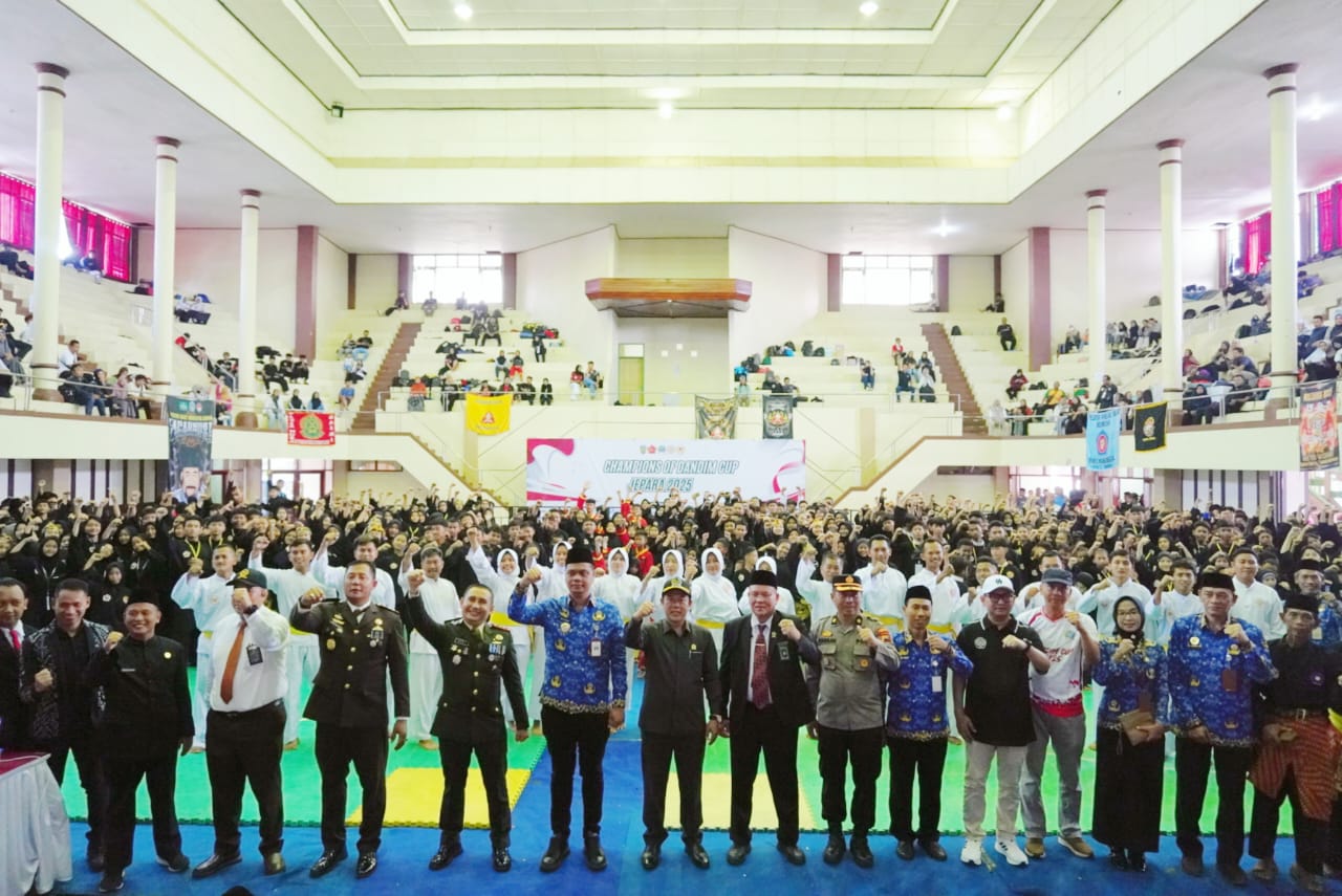 SERU: Ratusan pendekar mengikuti pembukaan Dandim Cup 2025.