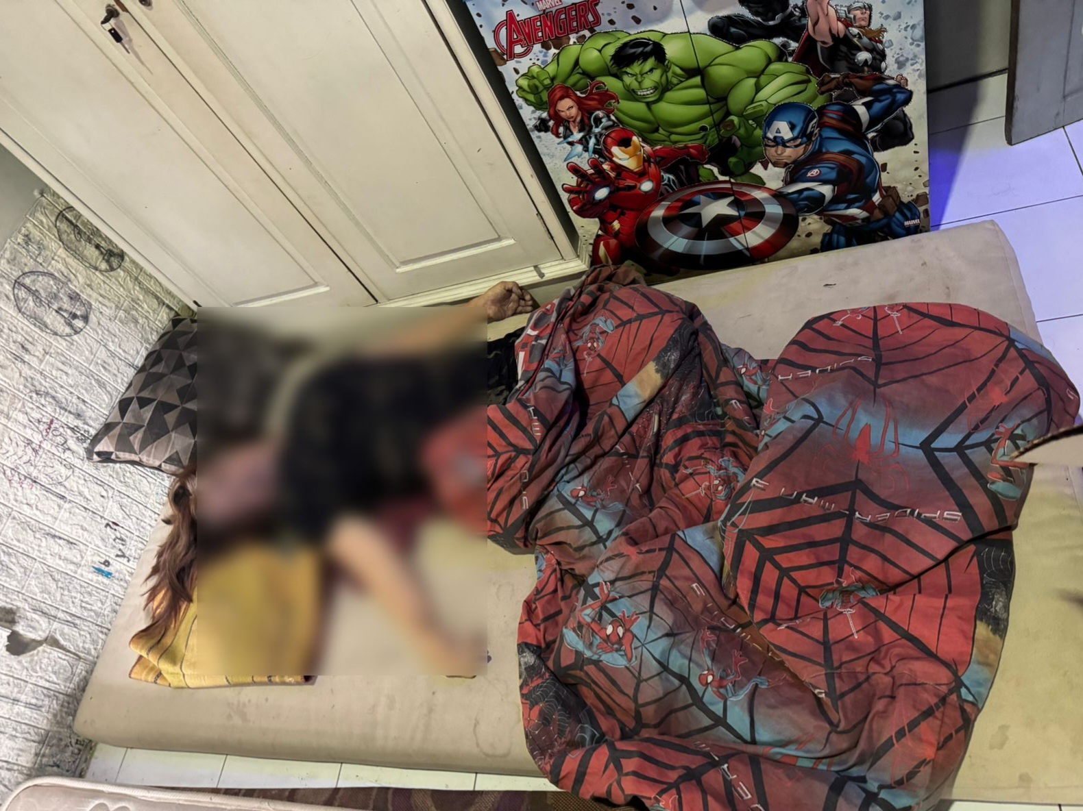 BERSELIMUT: Kondiis ART asal Kerso saat ditemukan di rumah majikan di Desa Ngasem.
