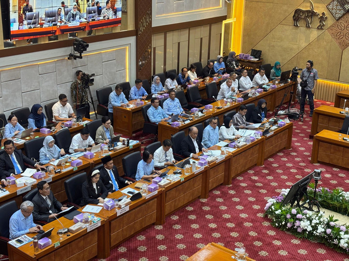 Komisi XI Rapat Bersama Kepala BGN dan Menkes, Bahas Keracunan MBG