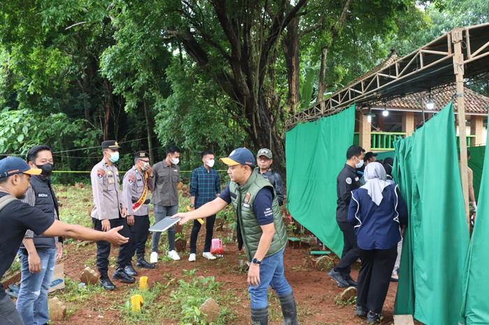 Polisi Ekshumasi Makam untuk memastikan apa penyebab kematian ART itu. Apakah karena ada dugaan penganiayaan, pembunuhan atau sebab lain.