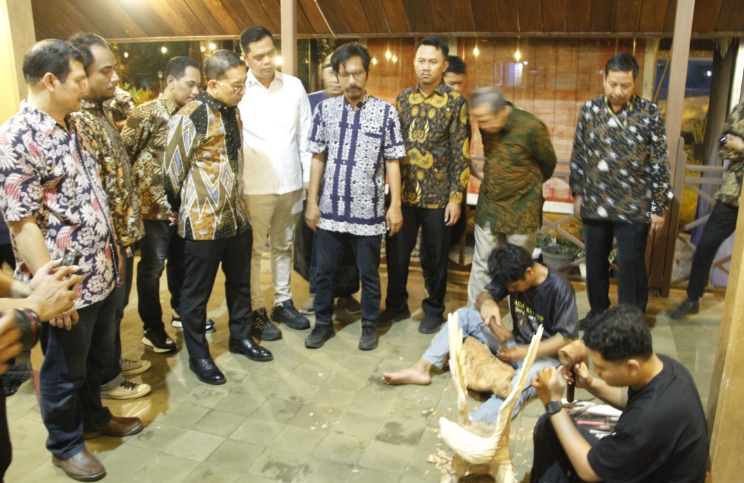 WORKSHOP: Ruang belakang Museum menjadi tempat unjuk kebolehan berkarya.