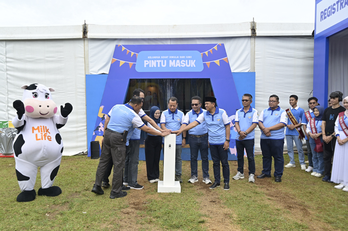 Milklife Festival Keluarga Sehat 2025 di Alun-alun Simpang Tujuh Kudus berlangsung meriah pada Sabtu (15/11) hingga Minggu (16/11).