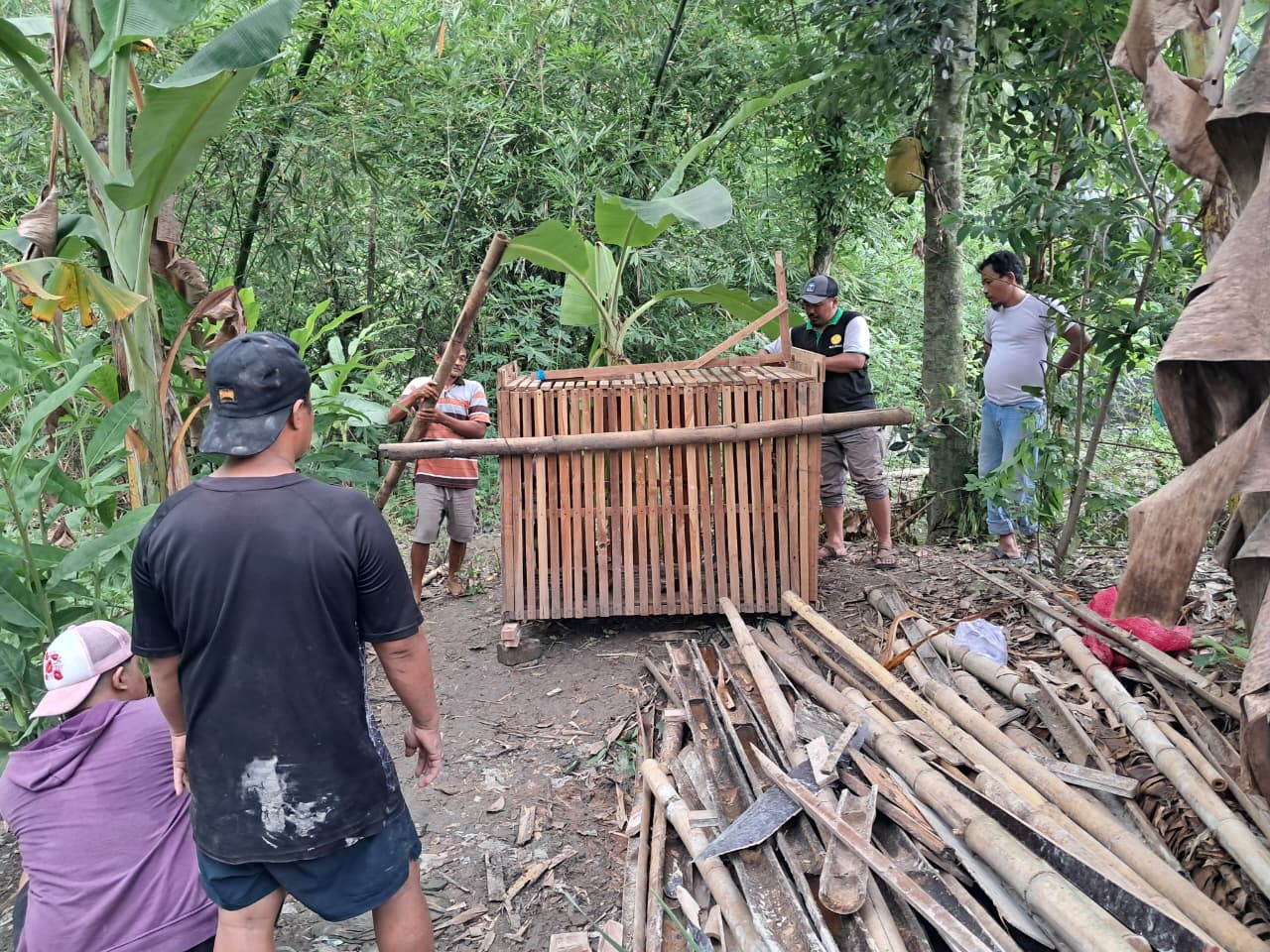 BERHASIL: Kera liar di Desa Ngrandah Kecamatan Toroh akhirnya ditangkap.
