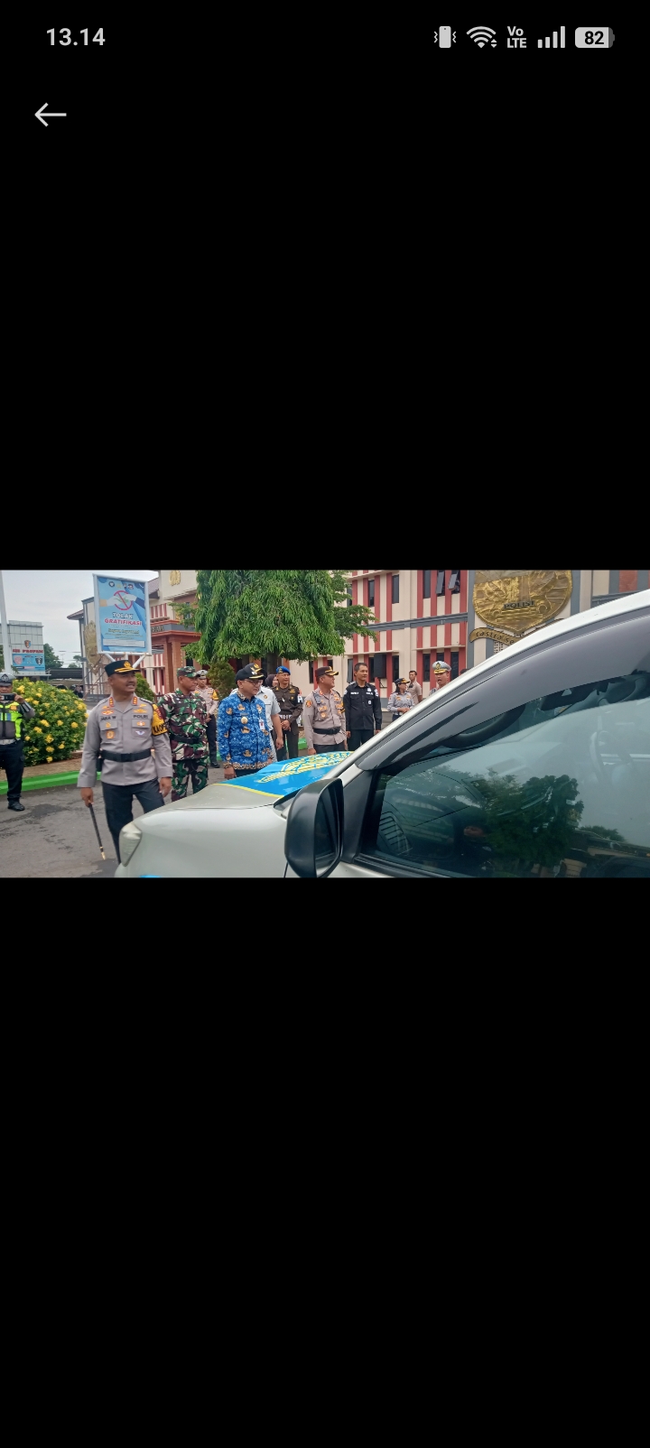 DILIHAT: Kepolisian dan Pemkab Pati mengecek kesiapan kendaraan polisi di Mapolresta setempat tadi pagi.