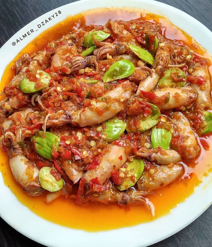 Sambal Pete Cumi adalah masterpiece kuliner Nusantara yang tak perlu banyak kata untuk memikat.