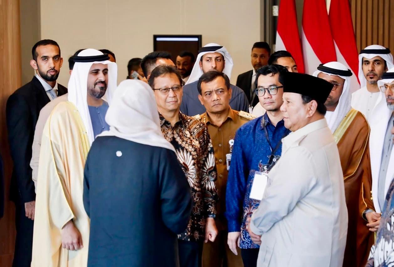 Gubernur Jawa Tengah, Ahmad Luthfi mendampingi Presiden Prabowo Subianto dan perwakilan Pemerintah Uni Emirat Arab (UEA), Syeikh Theyab Bin Mohamed Bin Zayed Al Nahyan, meresmikan RS KEI