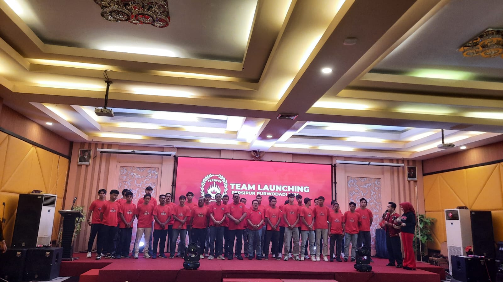 LAUNCHING: Persipur Purwodadi saat launching manajemen, pemain dan pelatih baru.