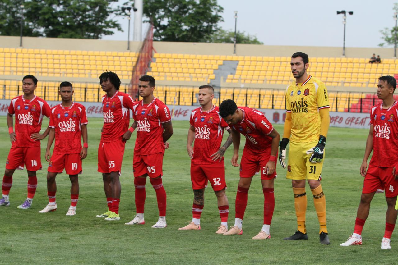 Para Pemain Persijap Jepara sedang bersiap sebelum pertandingan