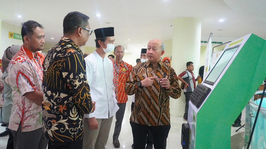 Direktur TI BPJS Kesehatan Edwin Aristiawan melakukan kunjungan kerja ke RSI Sunan Kudus