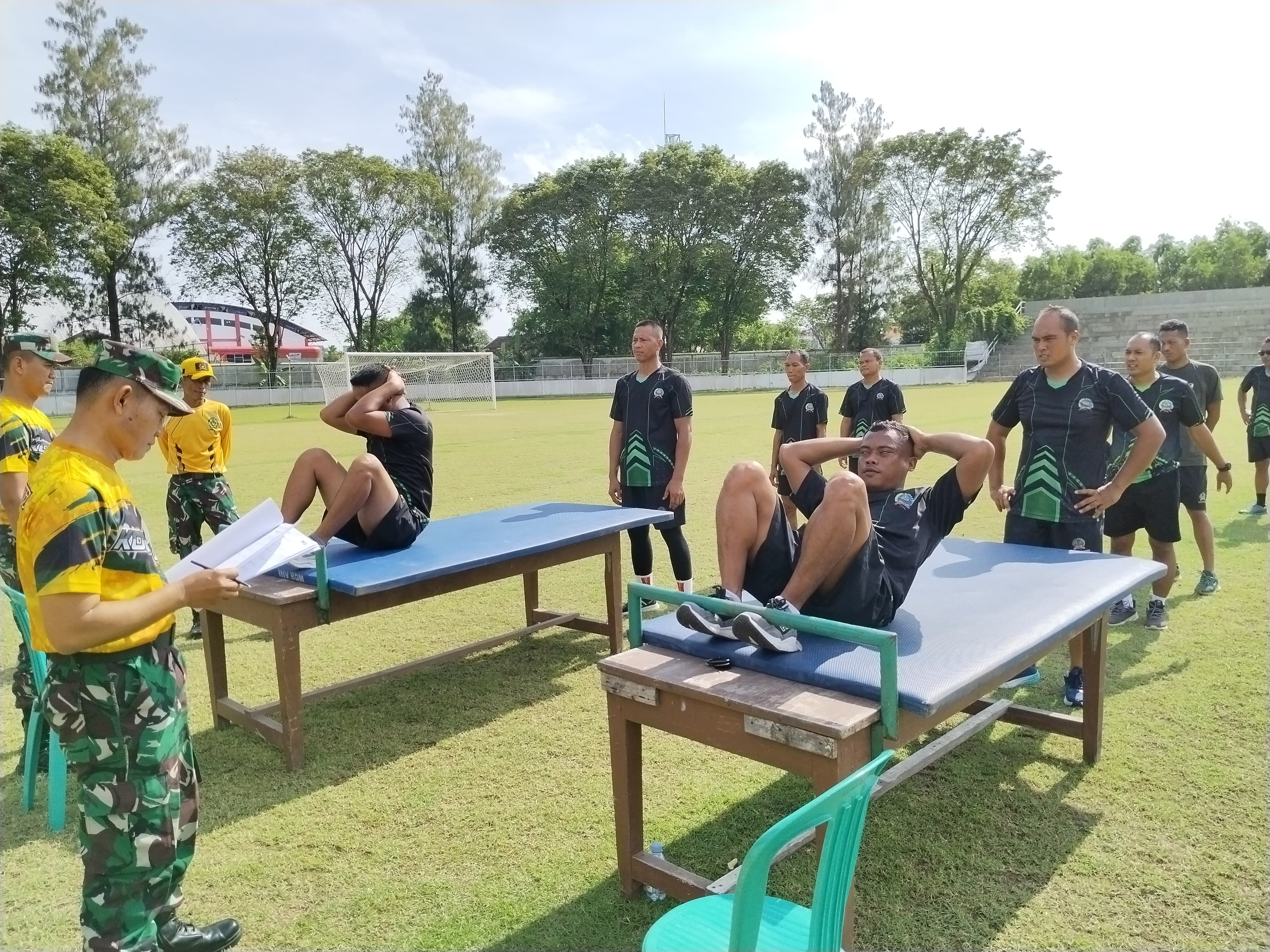 KEBUGARAN: Anggota Kodim 0717/Grobogan saat lakukan Garjas di Stadion Krida Bakti Purwodadi.
