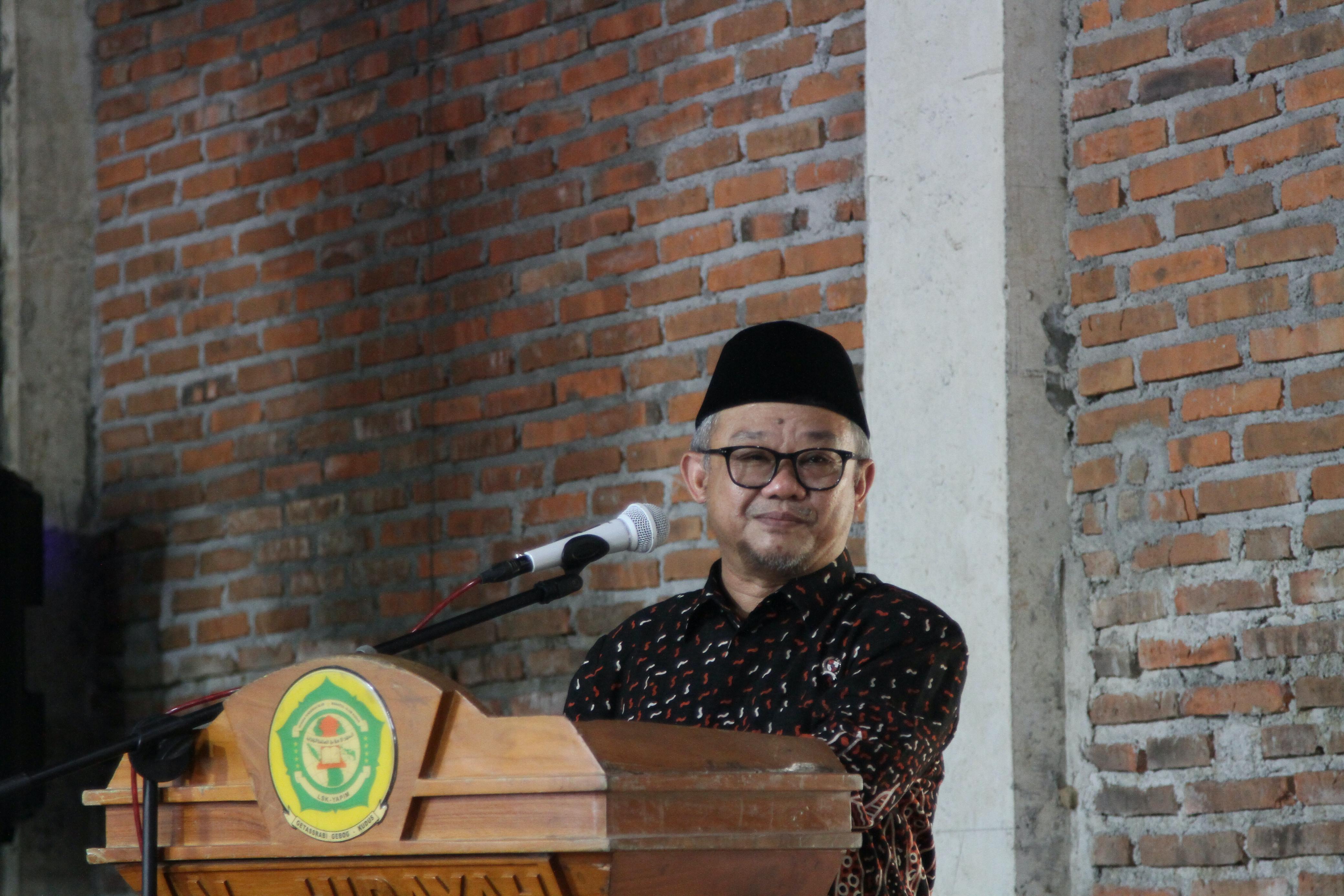 CARI SOLUSI: Mendikdasmen Abdul Mu&rsquo;ti saat memberikan sambutan di Kudus.