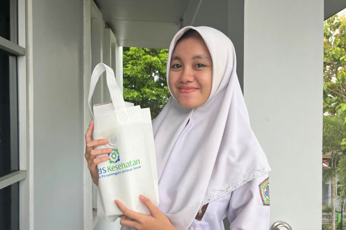 Fania Risyatika Nurjannah (17), siswi SMK Ma&rsquo;arif Kudus kelas XII terdaftar sebagai&nbsp;peserta aktif Program JKN.