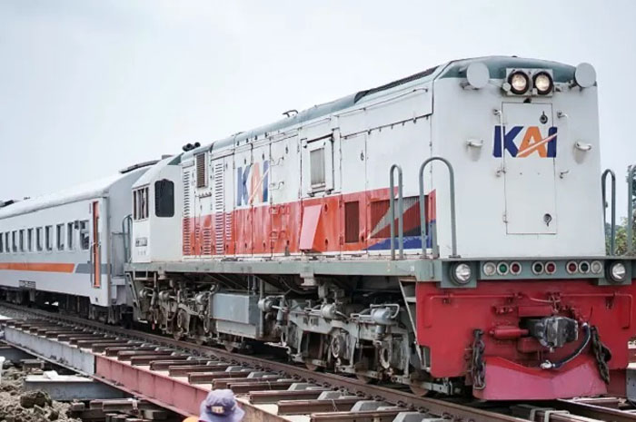 KA Kedungsepur Relasi Stasiun Poncol Semarang-Stasiun Ngrombo Grobogan.