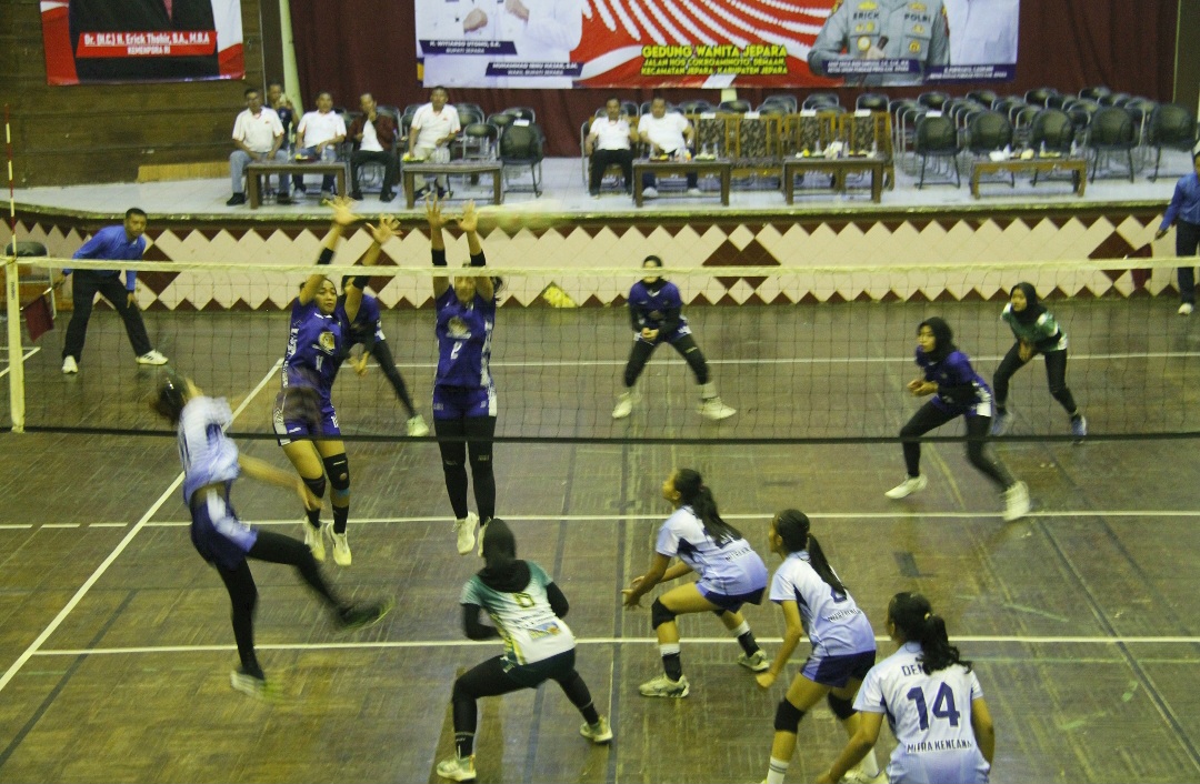 SENGIT: Pada atlet dari klub Ivoba Faza Semarang vs Mitra Kencana Semarang.