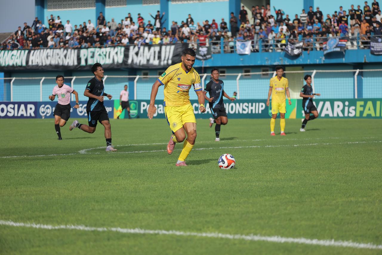 TAMPIL GACOR: Striker Persiku Igor Costa bersaing pada top skor Pegadaian Championship.
