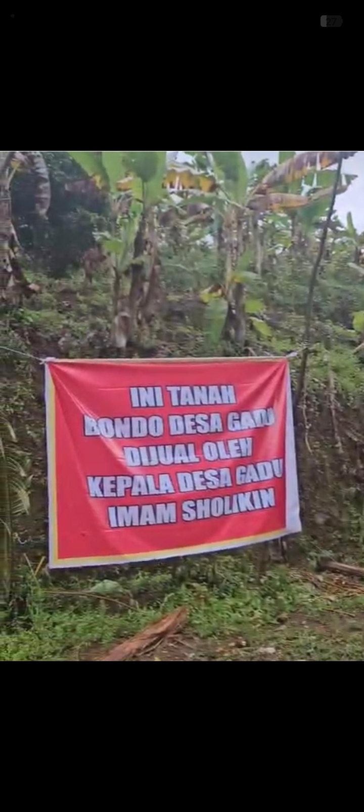 DIPASANG: Objek tanah di Desa Sampok, Gunungwungkal dipasang Baner warga belum lama ini.