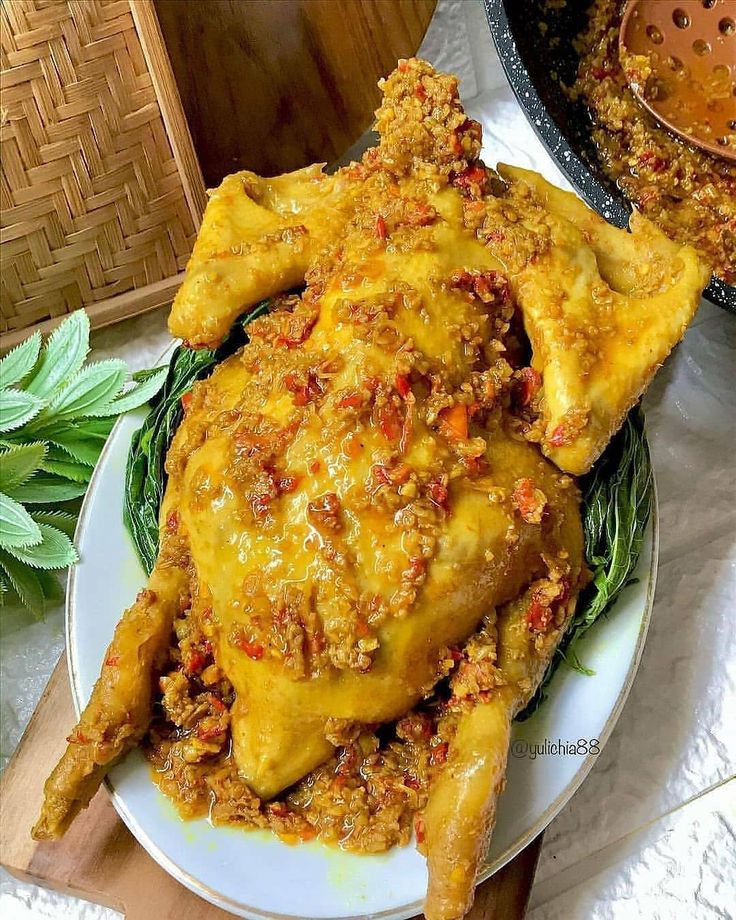 Ayam Betutu bukan sekadar makanan, melainkan bukti kekayaan tradisi Bali. Namanya berasal dari kata