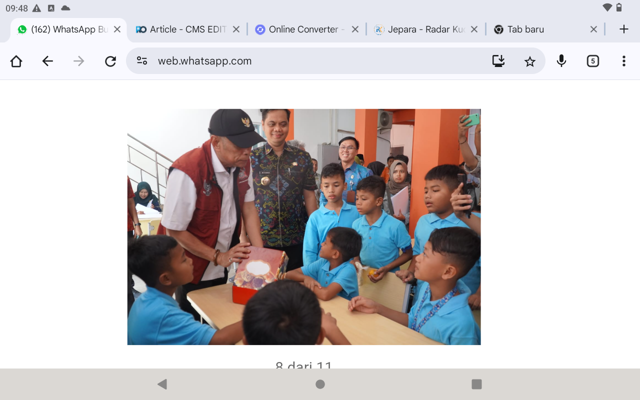 DEKAT: Wamensos RI disampingi Bupati Jepara Witiarso Utomo berbincang dengan siswa SRD Jepara.